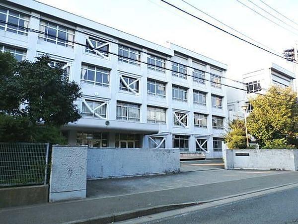 【周辺】秋葉台中学校まで630m