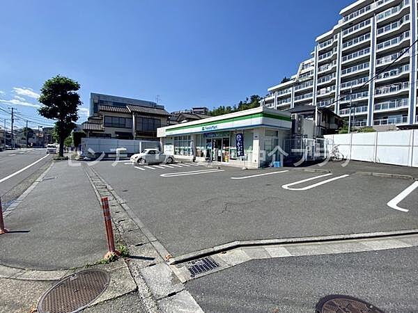 【周辺】ファミリーマート本藤沢六丁目店まで636m