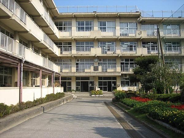 【周辺】松戸市立第六中学校まで1821m