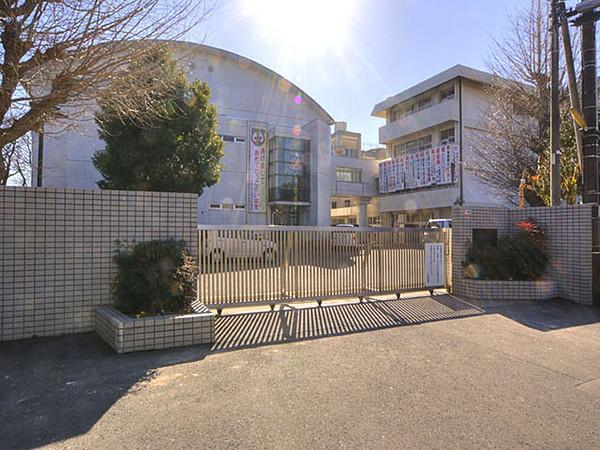 【周辺】松戸市立第四中学校まで250m、徒歩4分中学校が近く、お子様の通学も安心です。