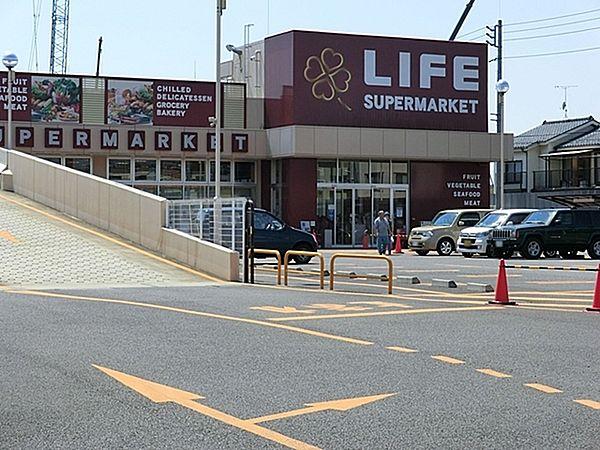 【周辺】ライフ川崎京町店まで1139m、小田公園の近くにあるスーパー。夜22時まで営業しています。