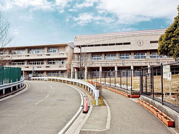 【周辺】横浜市立中山中学校まで1200m