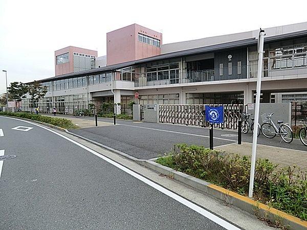 【周辺】横浜市立十日市場小学校まで1072m
