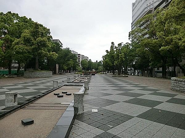 【周辺】大通り公園まで497m、ブルーライン関内駅から阪東橋駅まで一直線に続く公園です。この地下をブルーラインが走っています。