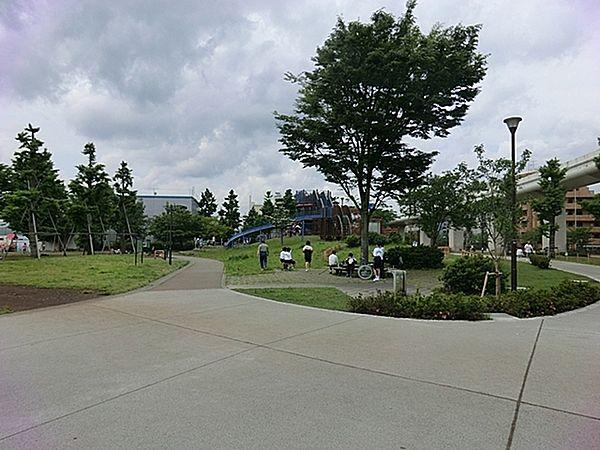 【周辺】蒔田公園まで459m、大広場とお子様向けの大型遊具が整備された公園です