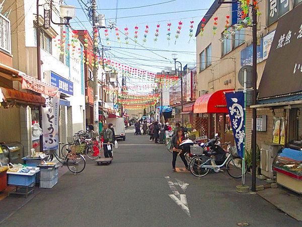 【周辺】京町商店街まで1229m、昔ながらの活気のある商店街です！個人商店が揃う中、スーパーやドラッグストアもありお買物便利です！
