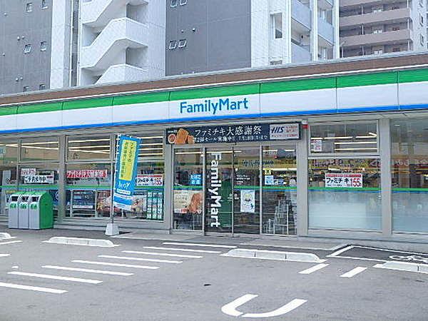 【周辺】ファミリーマート博多駅南三丁目店まで45m