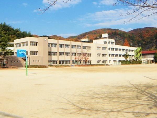 【周辺】島本町立第二小学校まで905m