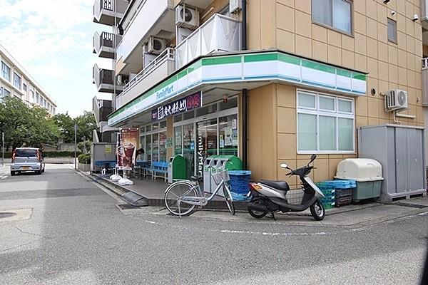 【周辺】ファミリーマート猪名寺駅前店まで298m