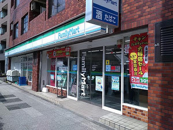 【周辺】ファミリーマート横浜楠町店まで1216m