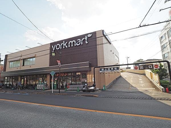 【周辺】ヨークマート中町店まで200m、営業時間も長く、駐車場も広い最寄りのスーパーマーケットです。