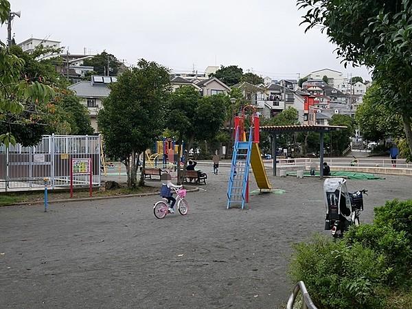 【周辺】岸根公園まで231m、お子さんが思いっきり遊べる遊具が揃ってます。