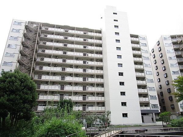 【外観】通勤通学に便利な拝島駅徒歩5分、11階建てのマンションです。