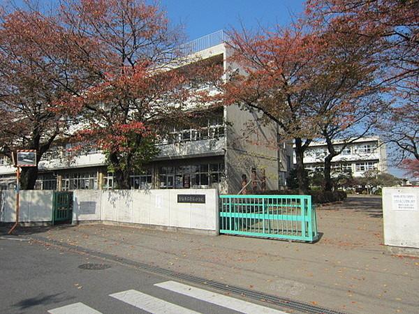 【周辺】青梅市立若草小学校まで1814m、春になれば桜がとてもきれいな最寄りの小学校です。