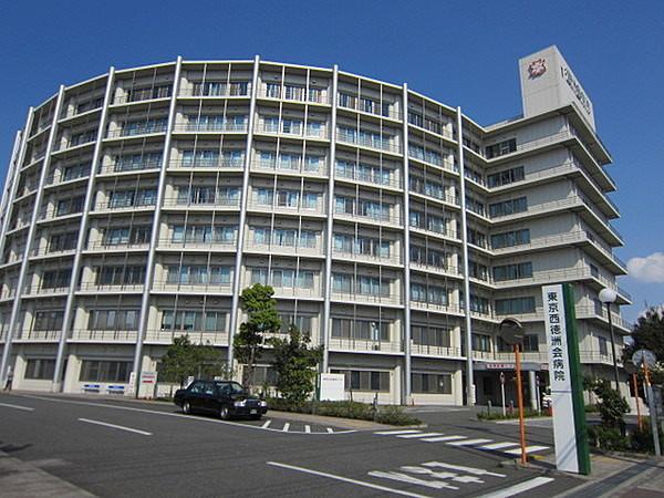 【周辺】医療法人徳洲会東京西徳洲会病院まで797m、江戸街道に面し、昭島駅や拝島駅からも徒歩で15分くらいに位置する。周辺にはスーパー2店舗や家電量販店があります。