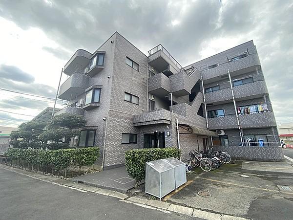 【外観】1995年築、箱根ケ崎駅西口から徒歩10分の静かな住環境にあるマンションです。