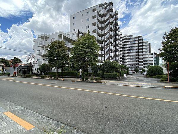 【外観】拝島駅より徒歩6分、周辺に商業施設が整う便利な立地です。