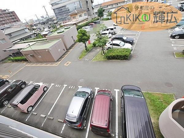 【駐車場】駐車場スペース、来客用駐車場もあります