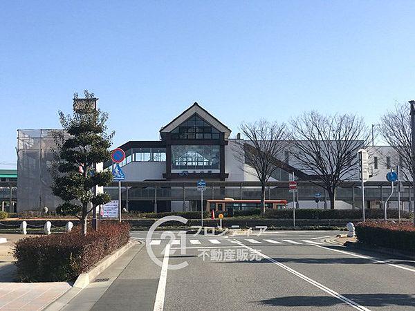 【周辺】JR山陽本線「土山駅」徒歩15分。駅の東側に大きな駐輪場があります。近くにはスーパーや商業施設があり便利です。バスで山陽電鉄方面にも行けるので便利ですね。