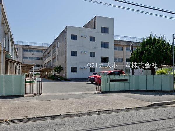 【周辺】松戸市立新松戸南中学校まで857m
