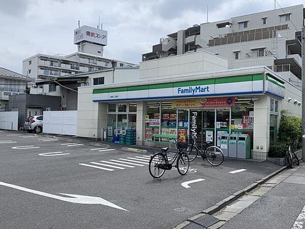 【周辺】ファミリーマート小豆沢二丁目店まで534m