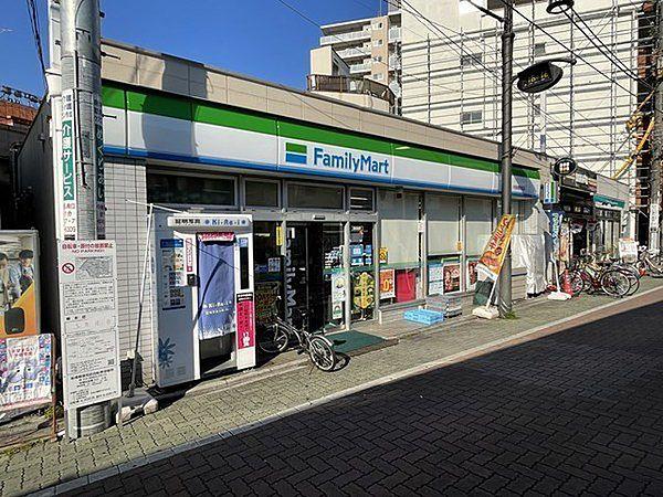【周辺】ファミリーマート中板橋駅前店まで352m