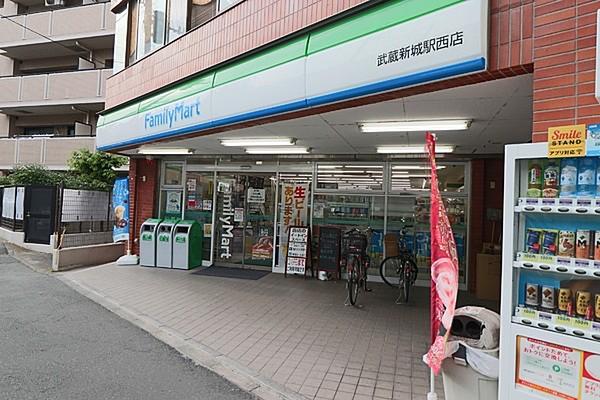 【周辺】ファミリーマート武蔵新城駅西店まで65m