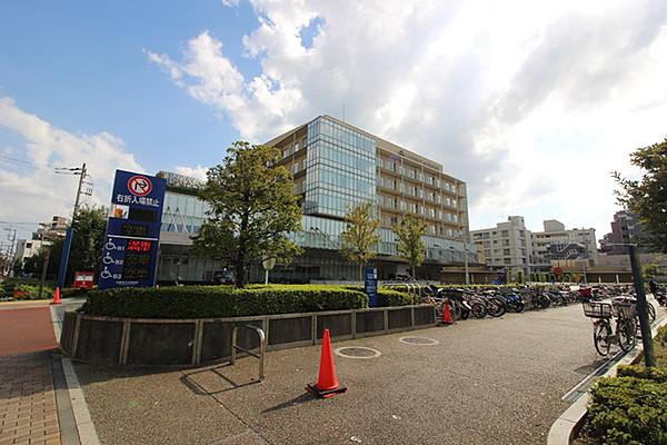 【周辺】川崎市立多摩病院まで1608m、市立病院としてのかかりやすさと大学病院の専門性を両立した病院。小児科を含む全科対応型の救急医療施設となっています。