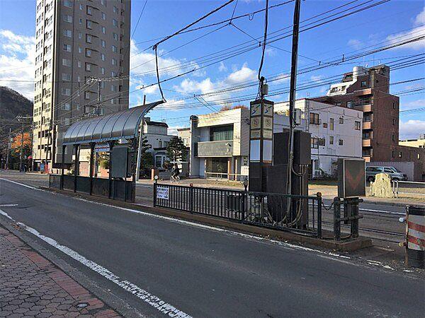 【周辺】札幌市電「中央図書館前」駅まで620m