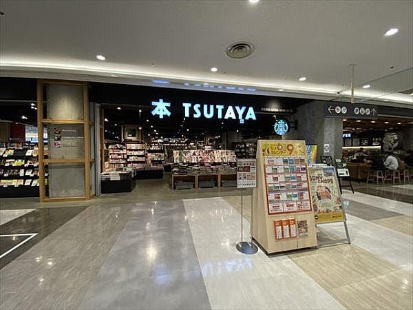 【周辺】TSUTAYAリノアス八尾店まで427m、営業時間　10：00～22：00（リノアス1F)