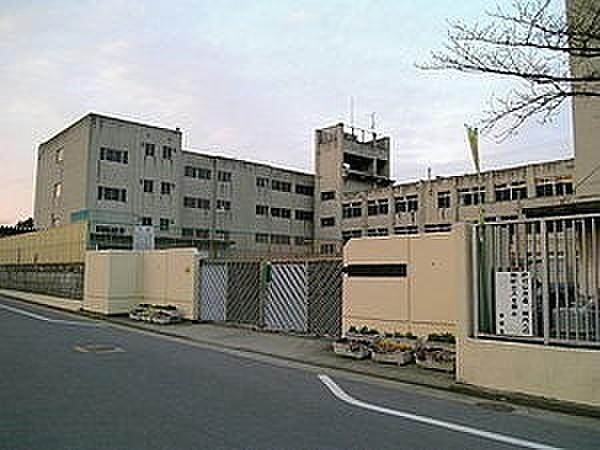 【周辺】八尾市立東中学校まで2025m