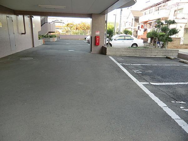 【駐車場】広くて停めやすい駐車場