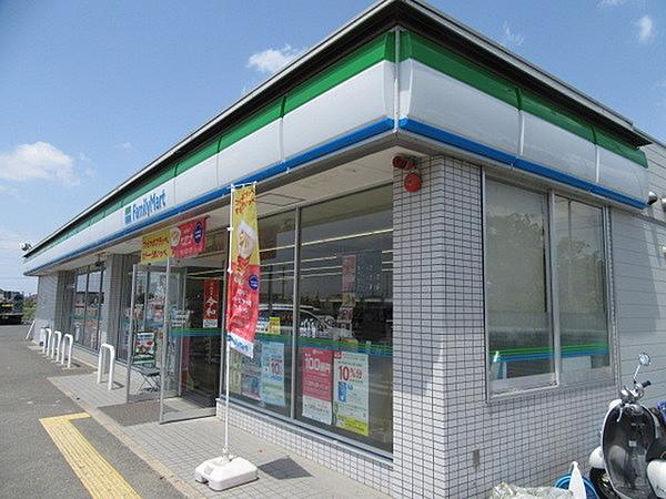 【周辺】ファミリーマート八尾山城町店まで435m、【24時間営業】駐車場有、ATM有、酒・たばこ取り扱い有