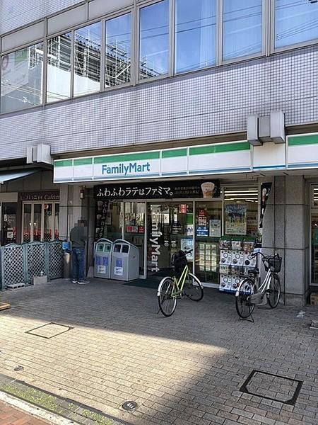 【周辺】ファミリーマート大阪商大西店まで594m