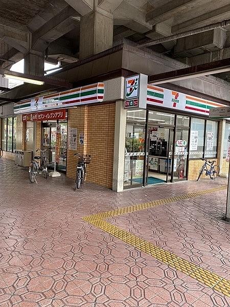 【周辺】セブンイレブン近鉄河内永和駅前店まで214m