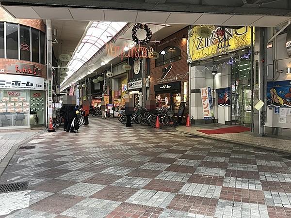 【周辺】桃谷駅前商店街まで216m