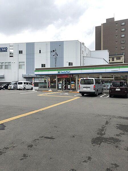 【周辺】ファミリーマート東大阪御厨栄町店まで220m