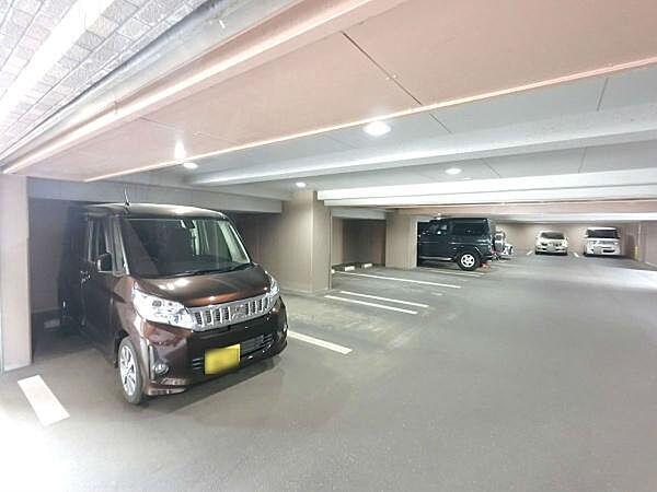 【駐車場】駐車場完備のマンションになります。
