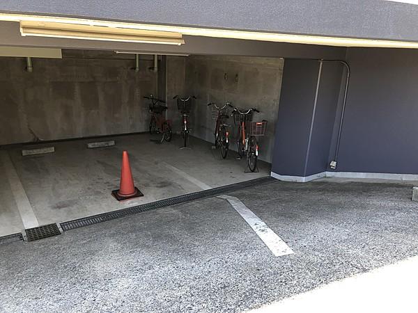 【駐車場】駐車スペースもございます。