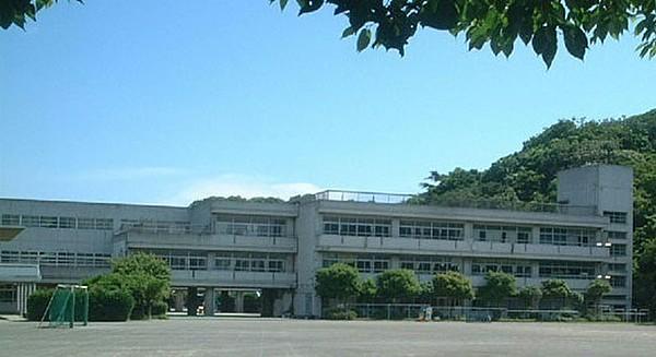 【周辺】横浜市立間門小学校まで1260m