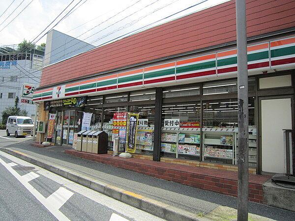 【周辺】セブンイレブン横浜小机町店まで193m