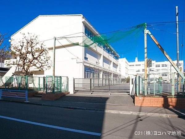 【周辺】横浜市立竹山小学校まで560m