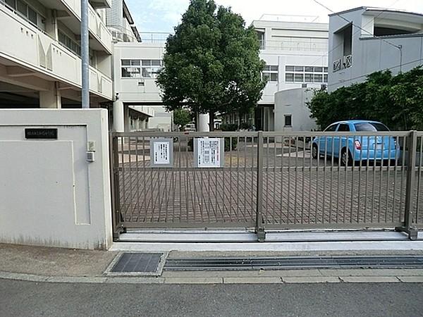 【周辺】横浜市立市場小学校まで300m