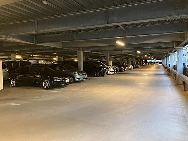 【駐車場】1住戸1台分の駐車場が100％完備！駐車場探しに困ること無し！