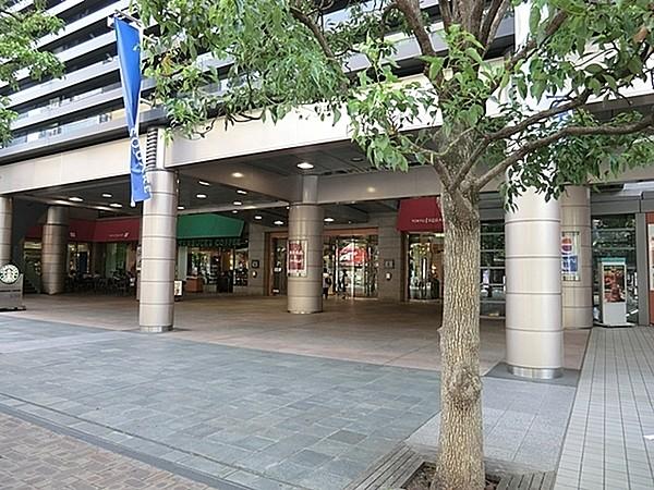 【周辺】青葉台東急スクエア  まで568m、ショップ・サービス 10:00から20:00　レストラン 11:00から22:00　青葉台駅に併設している駅ビルです