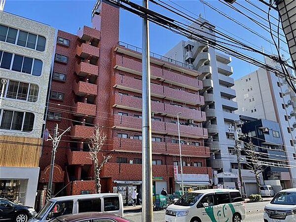 【外観】京浜急行線「日ノ出町」駅より徒歩3分。都市機能の利便性を感じられる立地に建つマンションです。