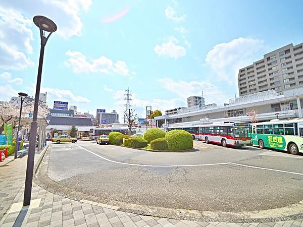 【周辺】急行停車駅。渋谷駅までの所要時間は急行乗車で約19分。駅前には交通広場や商業施設のフレル鷺沼があります。 