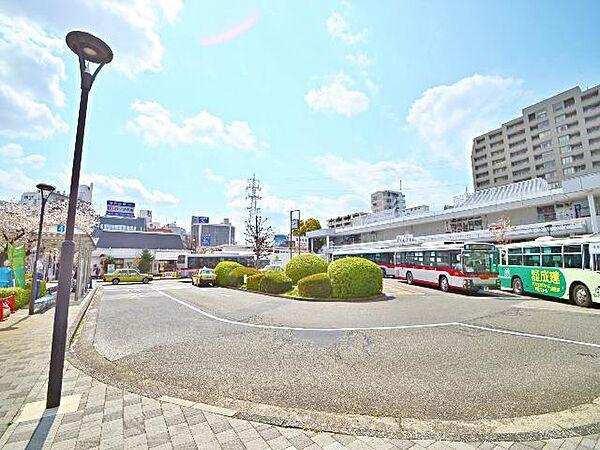 【周辺】鷺沼駅（東急田園都市線）　400m　渋谷駅までの所要時間は急行乗車で約19分。駅前には交通広場や商業施設のフレル鷺沼があります。  