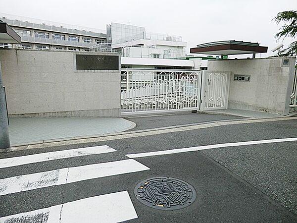 【周辺】横浜学院幼稚園　550m　横浜女学院中学校・高等学校と同じキャンパス内。園庭は広いラバーコートで運動会も開催されます。 