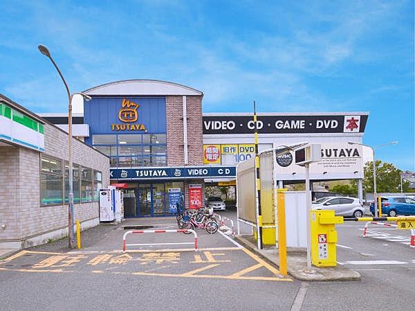 【周辺】TSUTAYA片倉町店　800m　全国チェーン展開でお馴染みのTSUTAYA。週末の利用も便利です。 